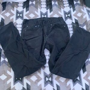 Men’s dark grey Levi jeans